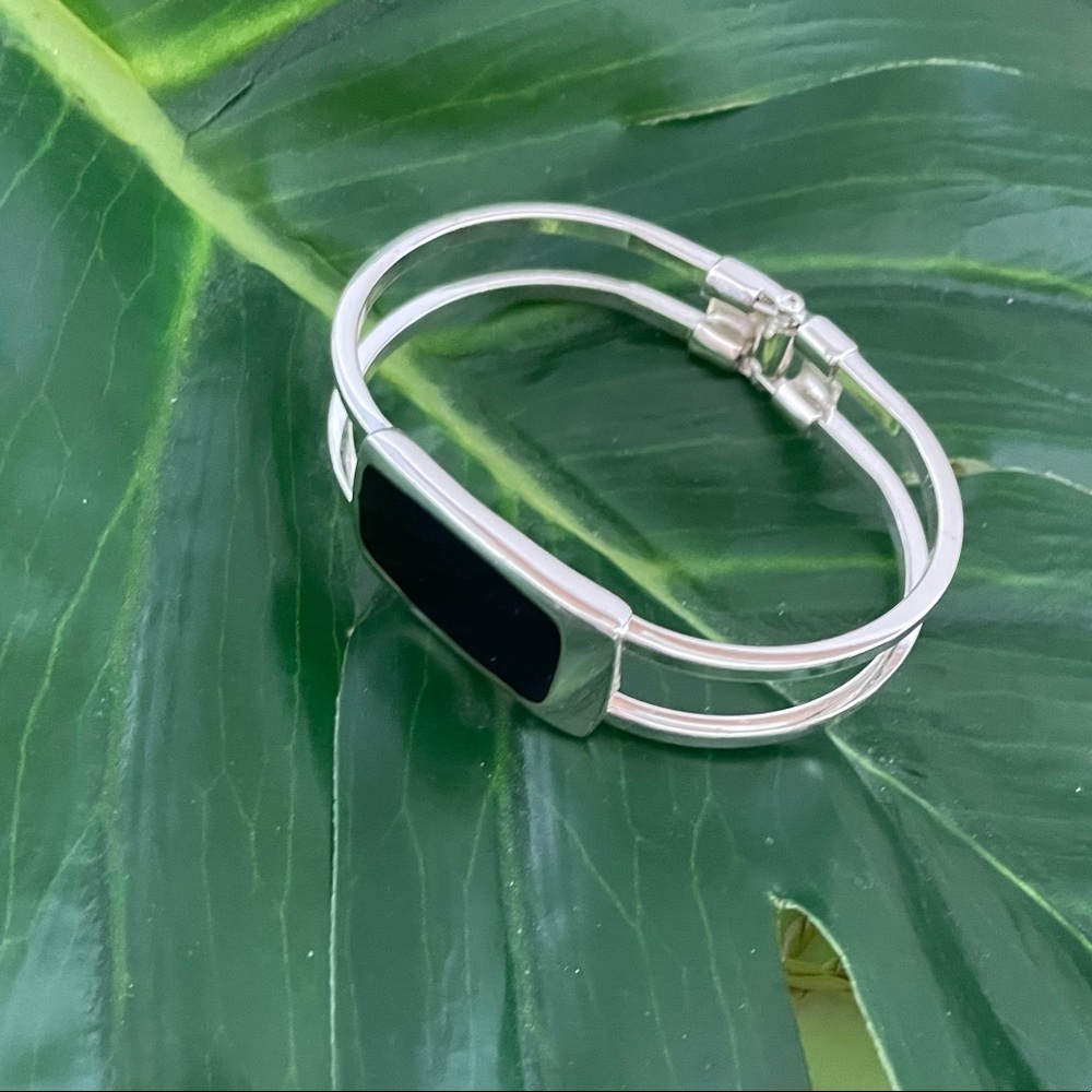 Silver tone and black classic stone hinge bracelet new without tags
